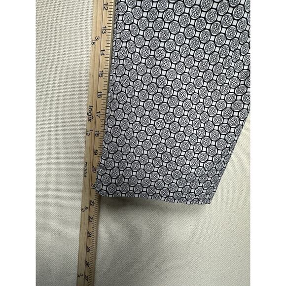 ROZ & ALI BLACK WHITE CAPRI STRETCH PANTS SIZE 16 W/ Zip Front Pockets - Picture 11 of 14